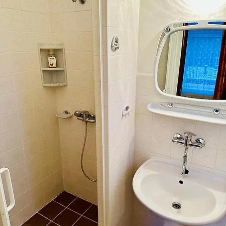 Tony Guest house *